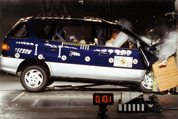 Краш тест Toyota Picnic (1999)
